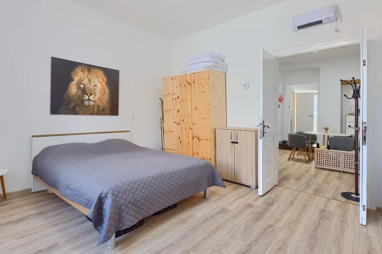 Large Apartment In City Centre Pula! 克罗地亚