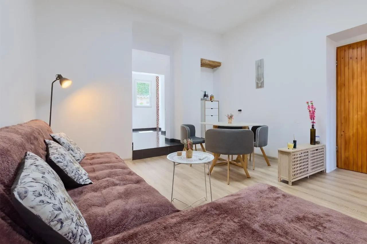 Large Apartment In City Centre Pula! 克罗地亚